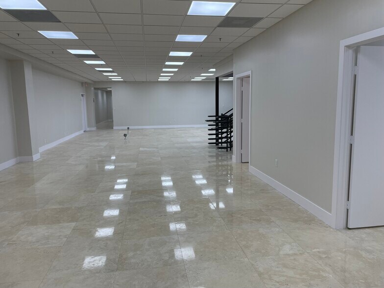 More Photos Of 3520-3560 NW 72nd Ave, Miami Warehouse For Lease