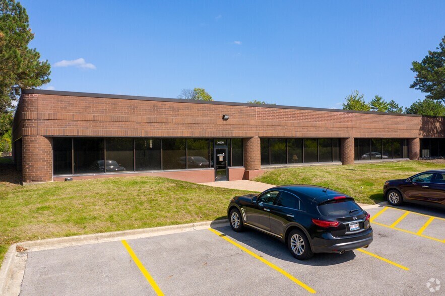 More Photos Of 3020 Woodcreek Dr, Downers Grove Unknown For Lease