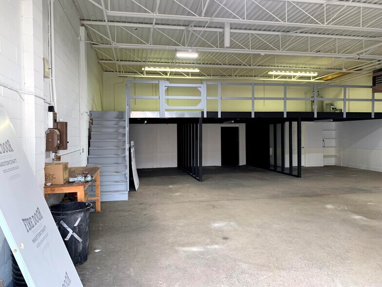 More Photos Of 32722 W 8 Mile Rd, Farmington Hills Warehouse For Lease