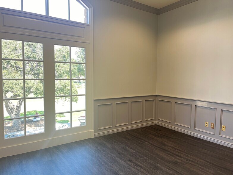 More Photos Of 116 W Lime Ave, Monrovia Loft Creative Space For Lease