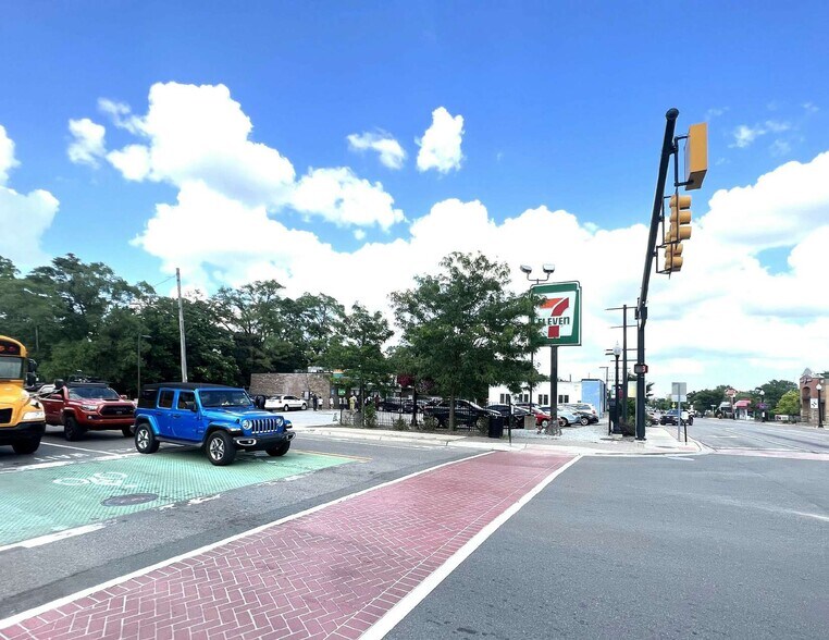More Photos Of 1040 W 9 Mile Rd, Ferndale Convenience Store For Sale