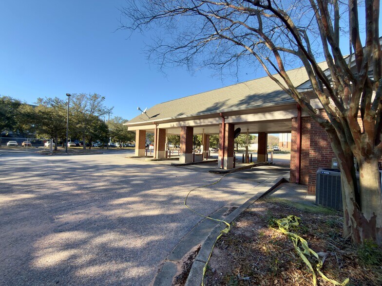 More Photos Of 5061 N 12th Ave, Pensacola Bank For Lease
