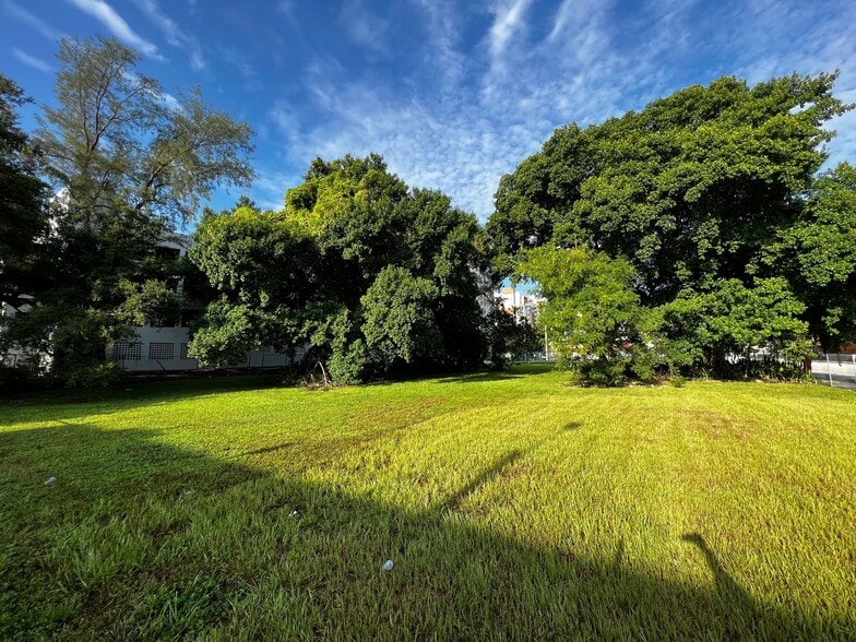 More Photos Of 400-436 NW 5th St, Miami Land For Lease