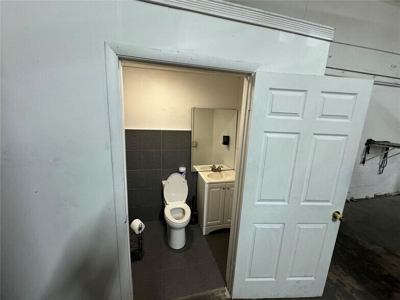 More Photos Of 7640 NW 36th Ave, Hialeah Warehouse For Sale