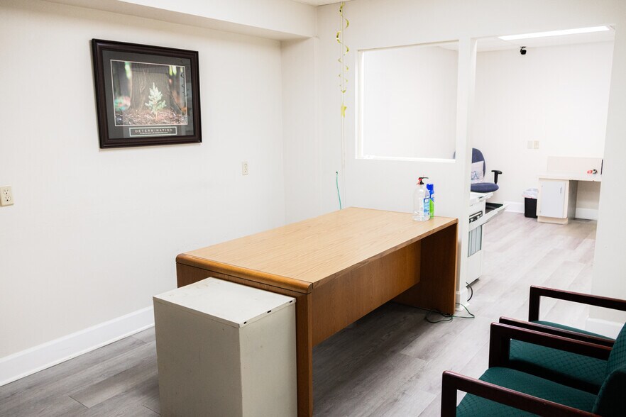 More Photos Of 1403 Medical Plaza Dr, Sanford Medical For Sale