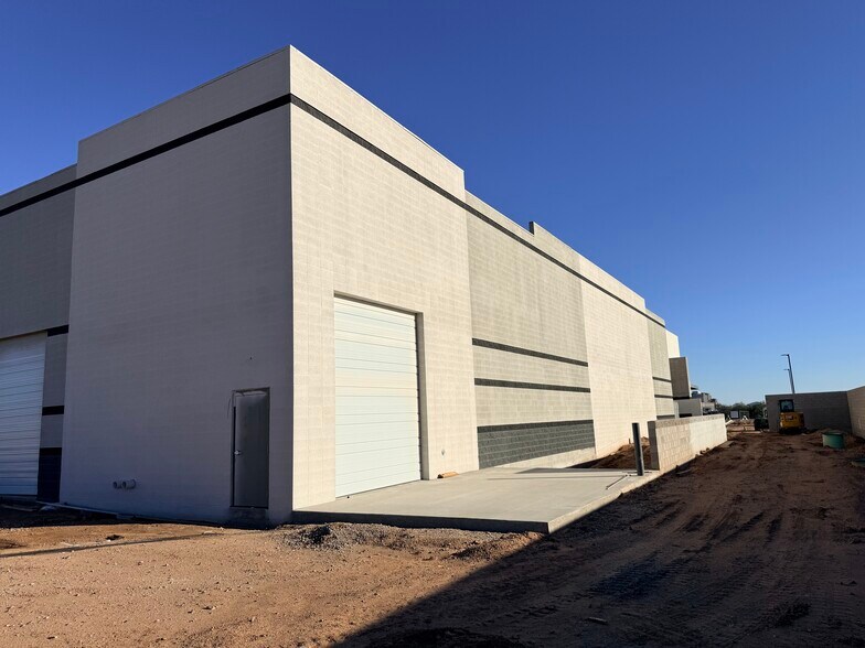 More Photos Of 11244 E Pecos Rd, Mesa Distribution For Sale