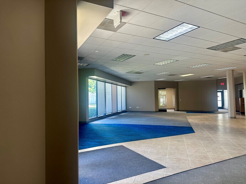 More Photos Of 4333 Wilshire Blvd, Los Angeles Freestanding For Sale