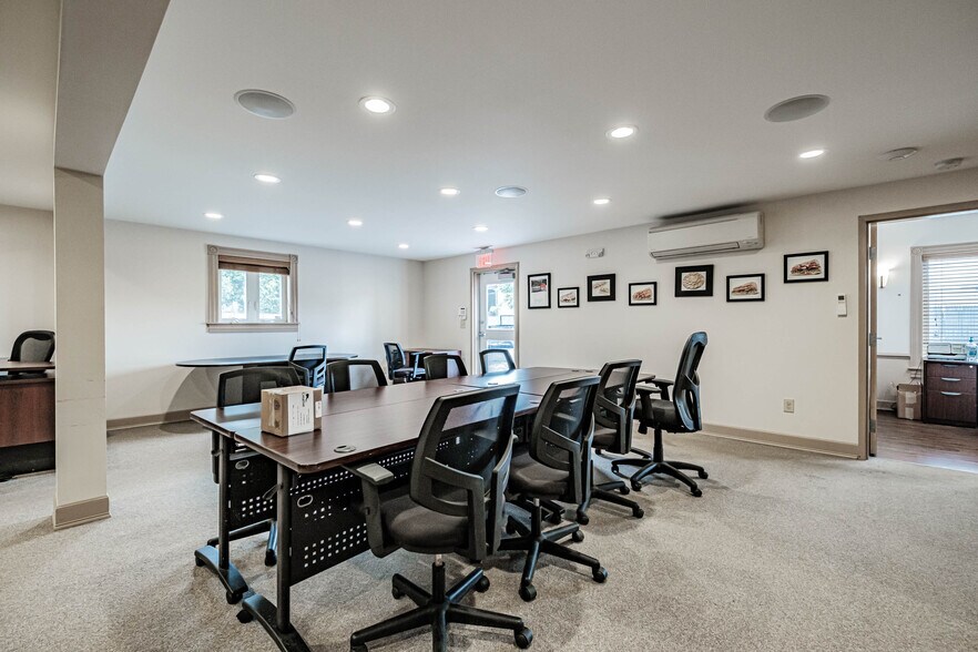 More Photos Of 352 Warren Ave, Portland Office Residential For Lease