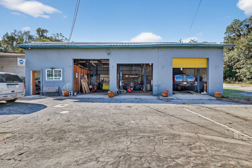 More Photos Of 20700 9th St, McIntosh Service Station For Sale