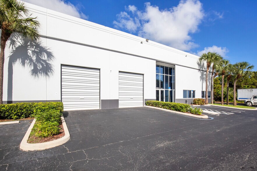 More Photos Of 6500 Park of Commerce Blvd, Boca Raton Light Distribution For Lease