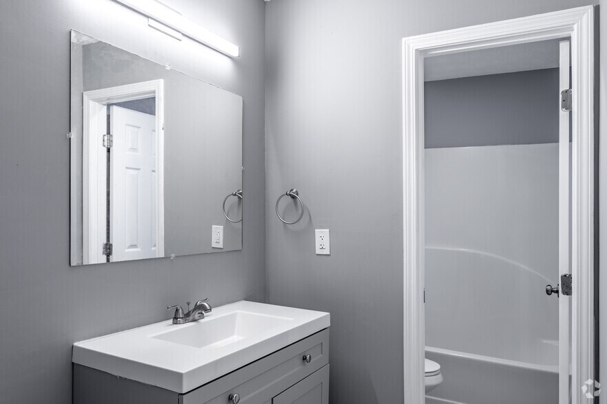 More Photos Of 563 Briar Hill Ct, Riverdale Apartments For Sale
