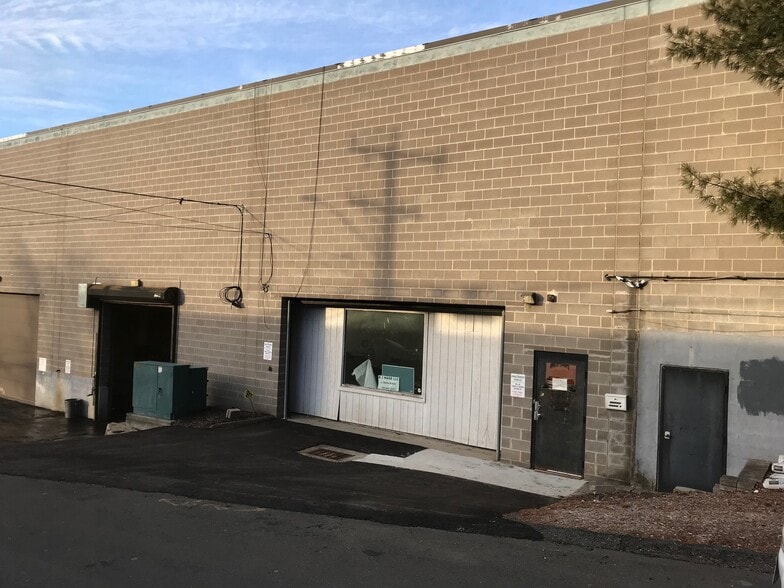 More Photos Of 1 Testa Pl, Norwalk Warehouse For Lease