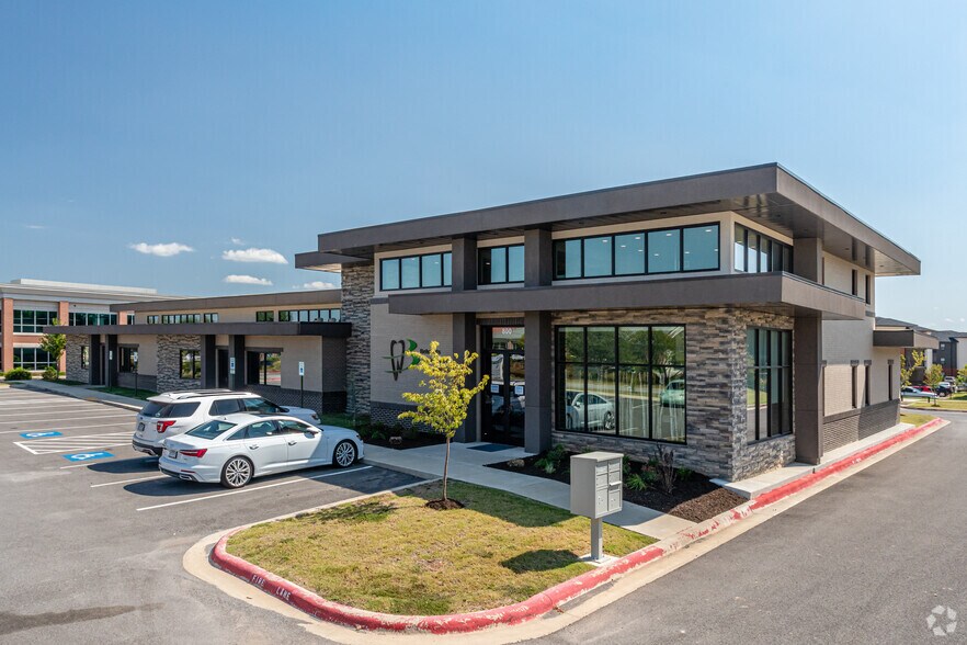 Primary Photo Of 800 SE Plaza Ave, Bentonville Medical For Lease