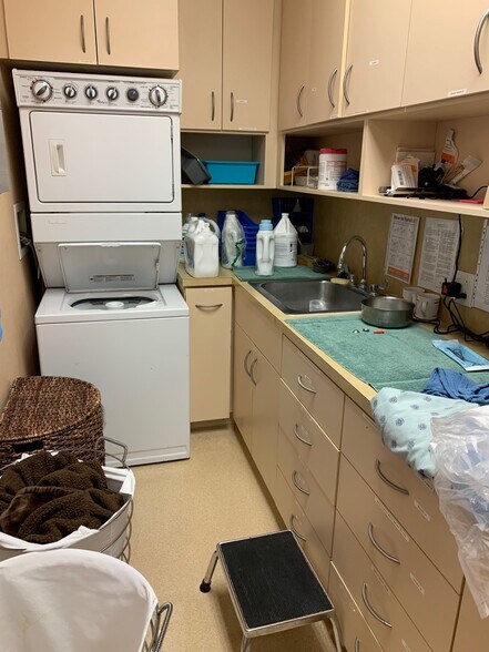 More Photos Of 670 Glades Rd, Boca Raton Medical For Sale