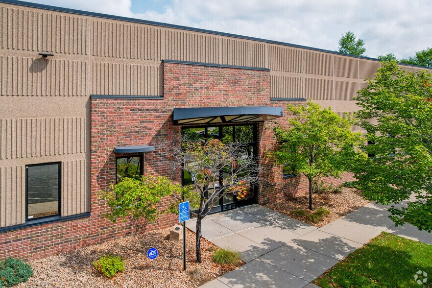 More Photos Of 521-563 Phalen Blvd, Saint Paul Coworking Space