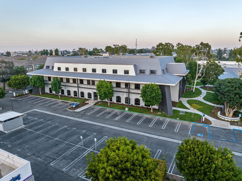 More Photos Of 3400 Torrance Blvd, Torrance Unknown For Lease