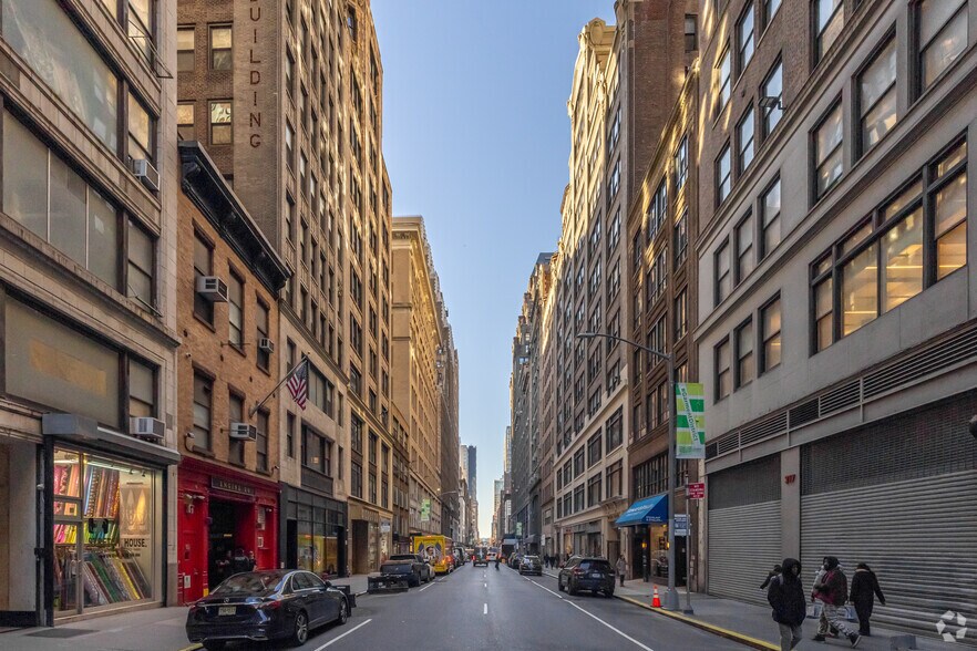 More Photos Of 237 W 37th St, New York Office For Lease