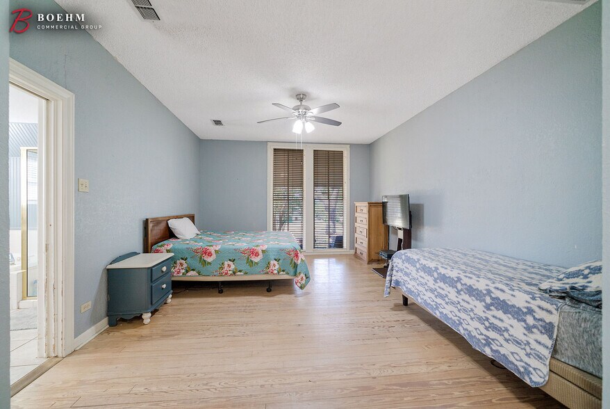 More Photos Of 137 Old San Antonio Rd, Boerne Apartments For Sale