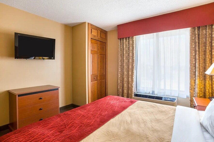 More Photos Of 3815 S Lincoln Ave, York Hotel For Sale