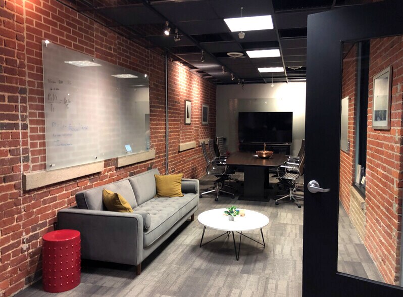 More Photos Of 7 S Laurens St, Greenville Office For Sale