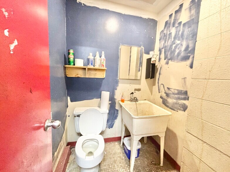 More Photos Of 20 Crescent St, Stamford Warehouse For Sale