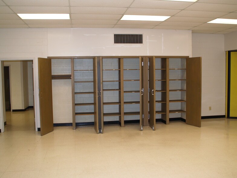 More Photos Of 1901 Mascoutah Ave, Belleville Schools For Lease