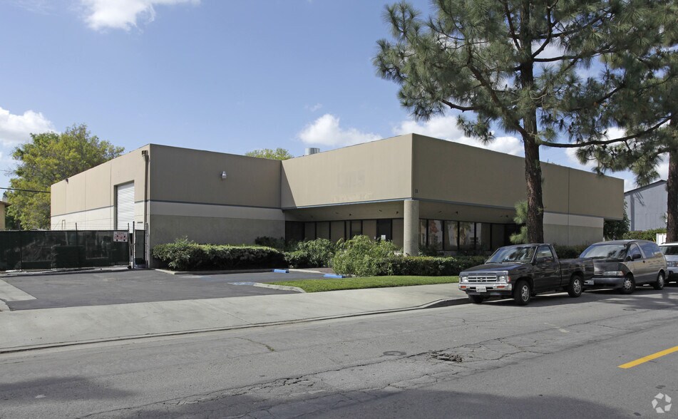 Primary Photo Of 638 Poinsettia St, Santa Ana Manufacturing For Sale