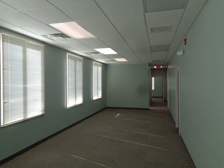 More Photos Of 2419 Westgate Dr, Albany Office For Lease