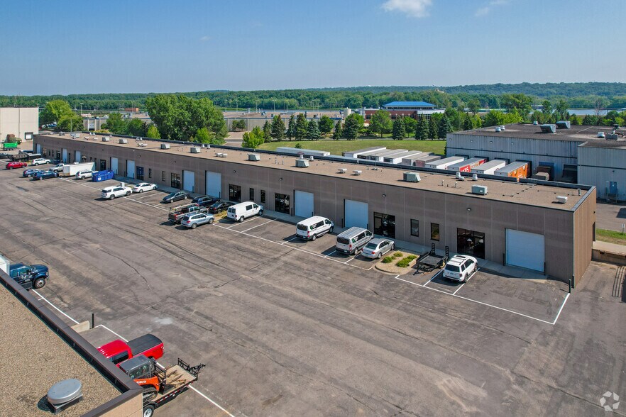 More Photos Of 151-187 Bridgepoint Dr, South Saint Paul Light Manufacturing For Lease