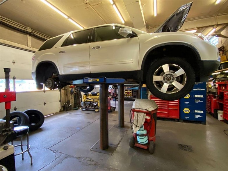 More Photos Of 743 Broadway St E, Monticello Auto Repair For Sale