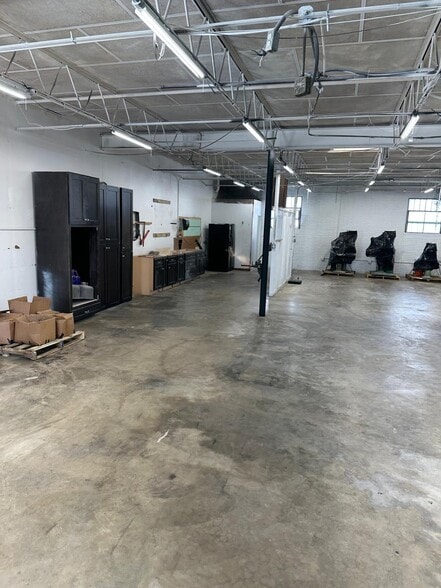More Photos Of 4868 Victor St, Jacksonville Manufacturing For Sale