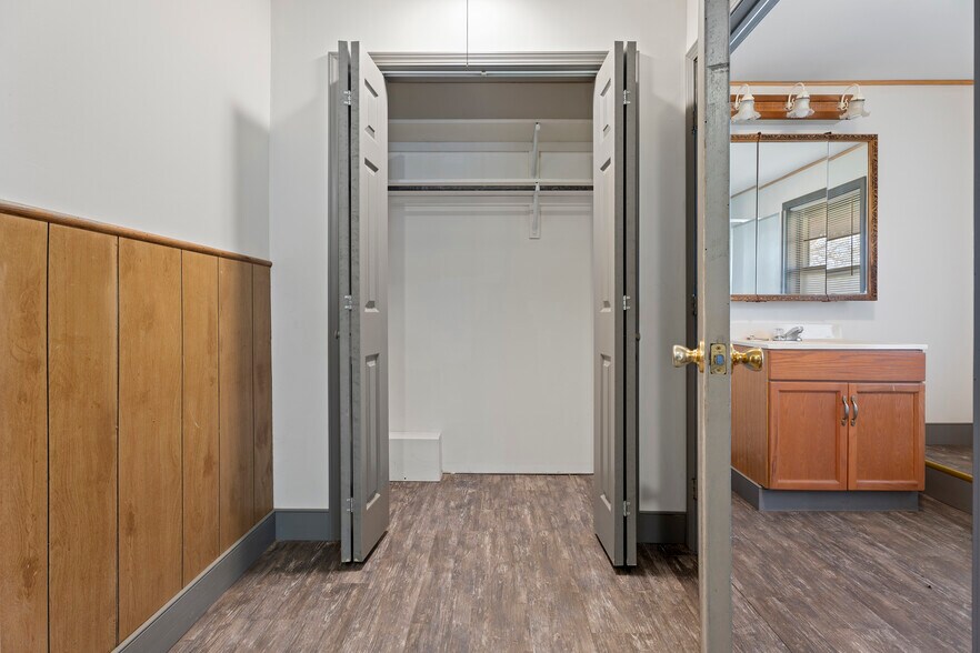 More Photos Of 300 Range St, Marshall Multifamily For Sale