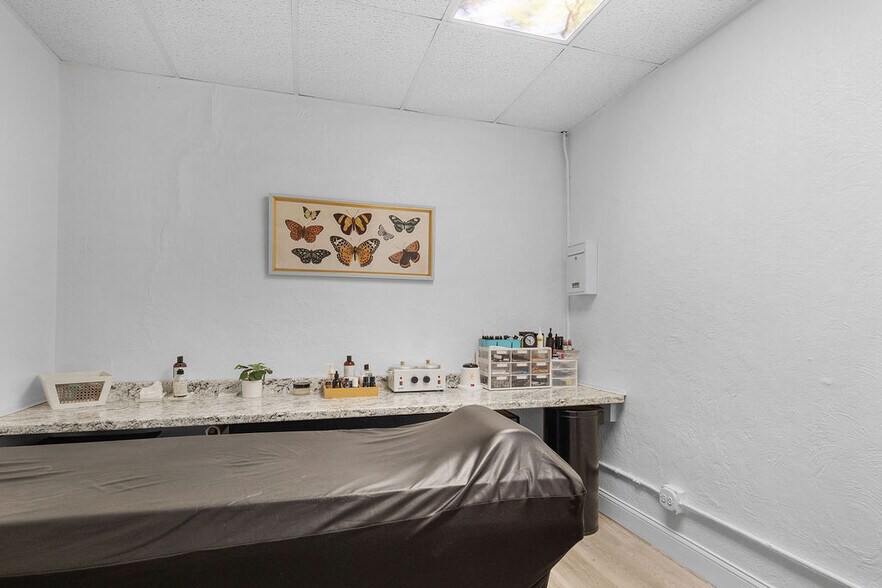 More Photos Of 1104 11th St, Wichita Falls Storefront Retail Office For Sale