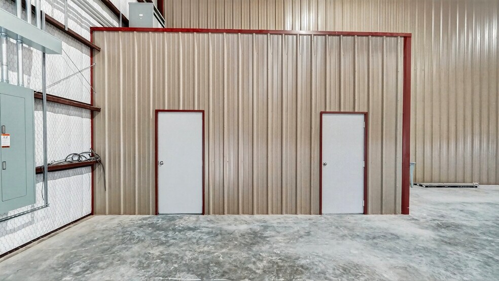 More Photos Of 16511 W Basin St, Odessa Industrial For Lease