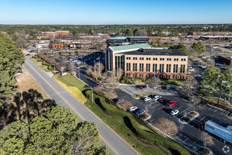 More Photos Of 477 Viking Dr, Virginia Beach Office For Lease