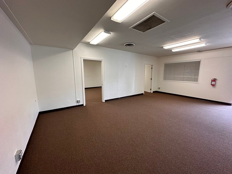 More Photos Of 2428 Newport Blvd, Costa Mesa Unknown For Lease