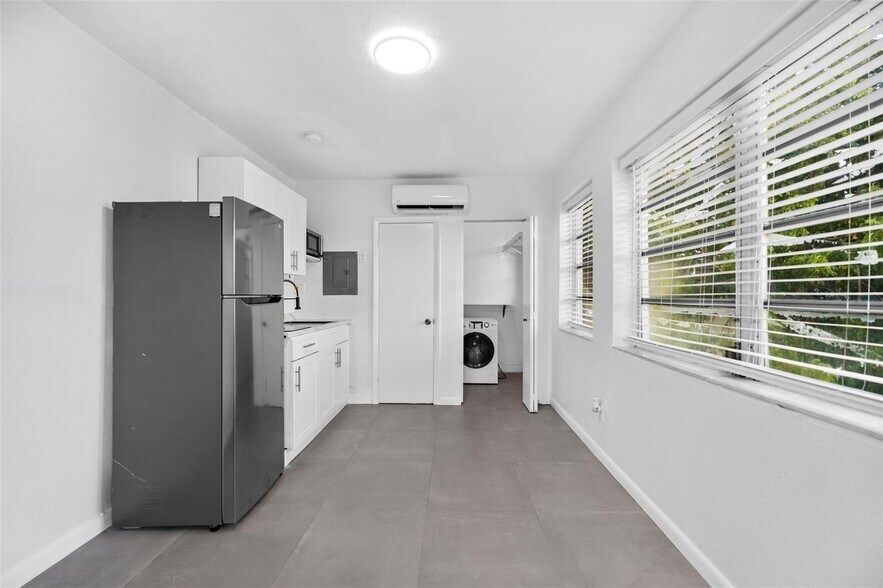 More Photos Of 2822 Pine Tree Dr, Miami Beach Apartments For Sale