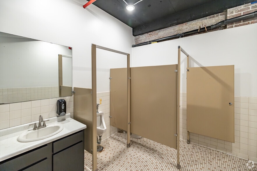 More Photos Of 600-610 Montgomery St, Saint Paul Warehouse For Lease