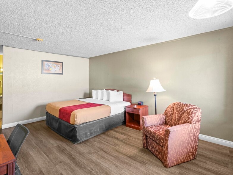 More Photos Of 1225 S State St, Salina Hotel For Sale