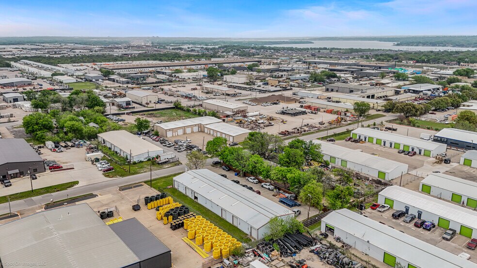 More Photos Of 5012 Kaltenbrun Rd, Fort Worth Warehouse For Lease