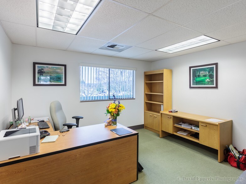 More Photos Of 1953 7th Ave, Longview Office For Sale