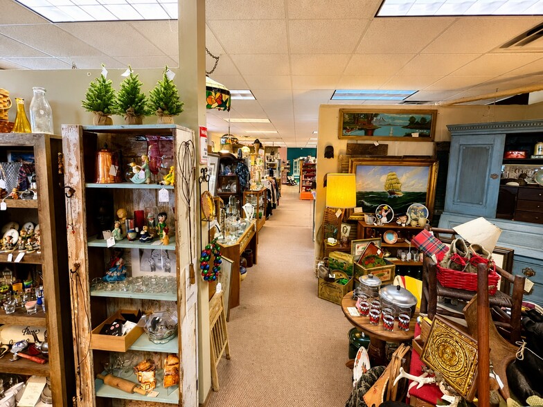 More Photos Of 5600 N US-31, Williamsburg Storefront For Sale