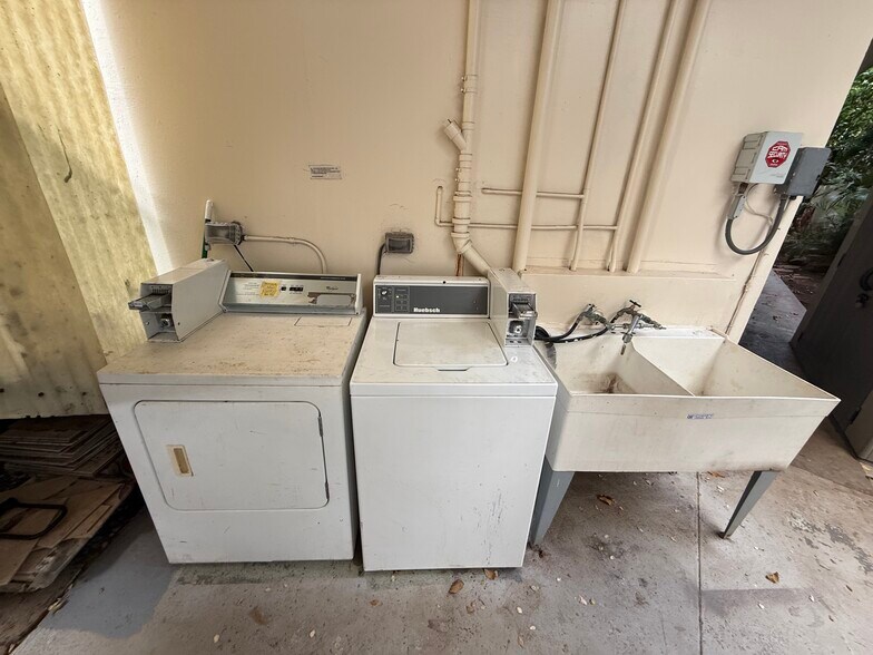 More Photos Of 2406 Kuhio Ave, Honolulu Apartments For Sale