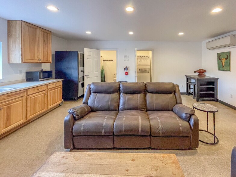 More Photos Of 1625 W Duke Rd, Sutherlin Warehouse For Sale