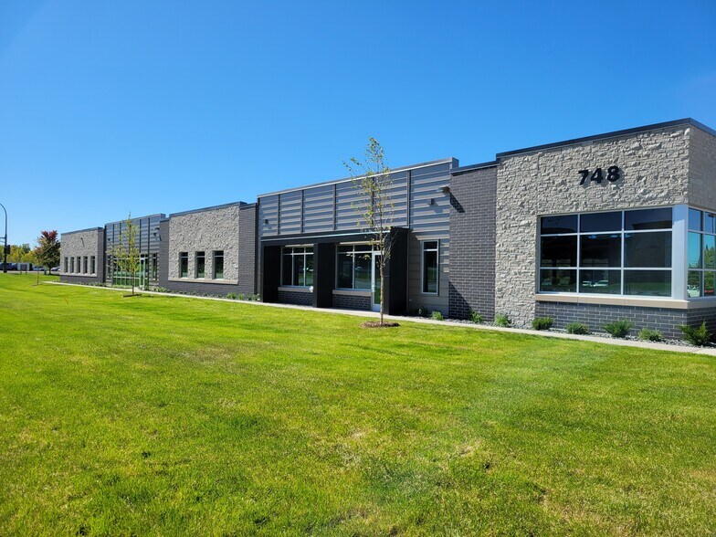 More Photos Of 748 Bielenberg, Woodbury Medical For Lease