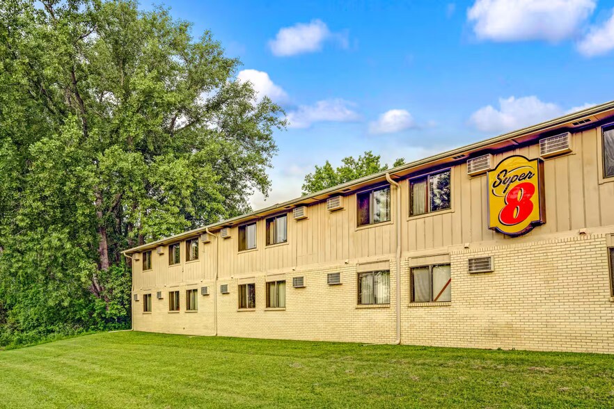Primary Photo Of 830 Yellow Brick Rd, Chaska Hotel For Sale