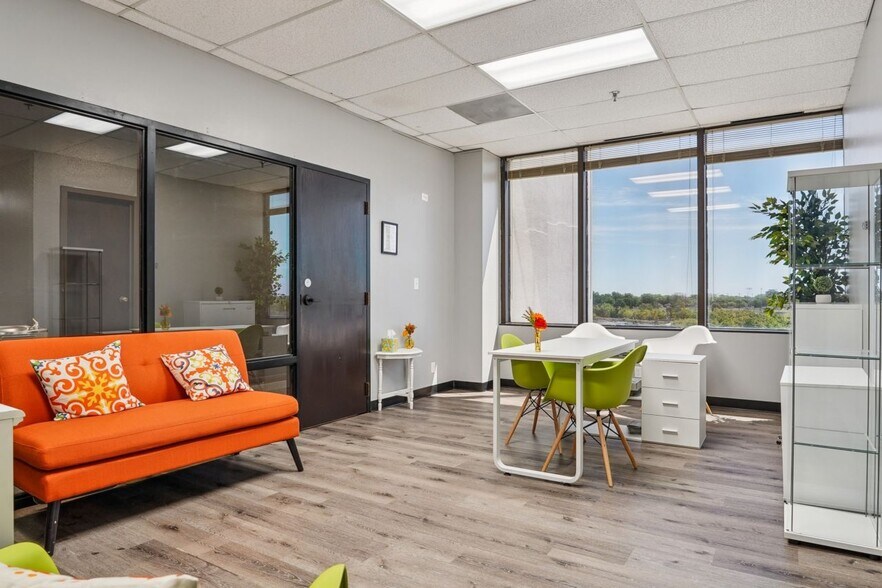 More Photos Of 1800 Teague Dr, Sherman Office For Sale