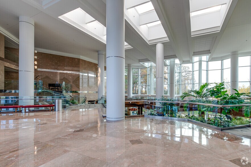 More Photos Of 8400 Normandale Lake Blvd, Bloomington Coworking Space