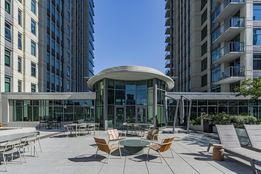 More Photos Of 555 W Kinzie St, Chicago Multifamily For Sale