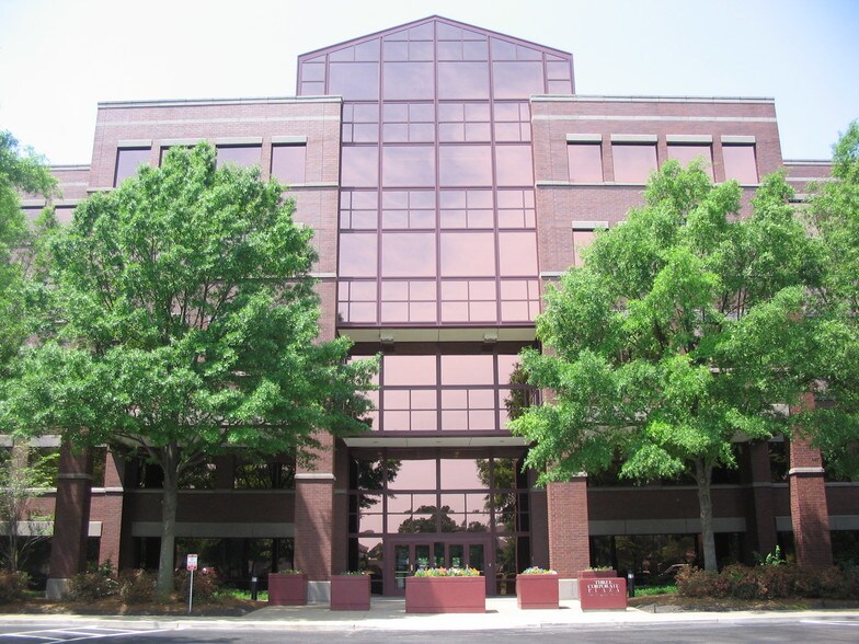 More Photos Of 2003 Corporate Ave, Memphis Office For Lease